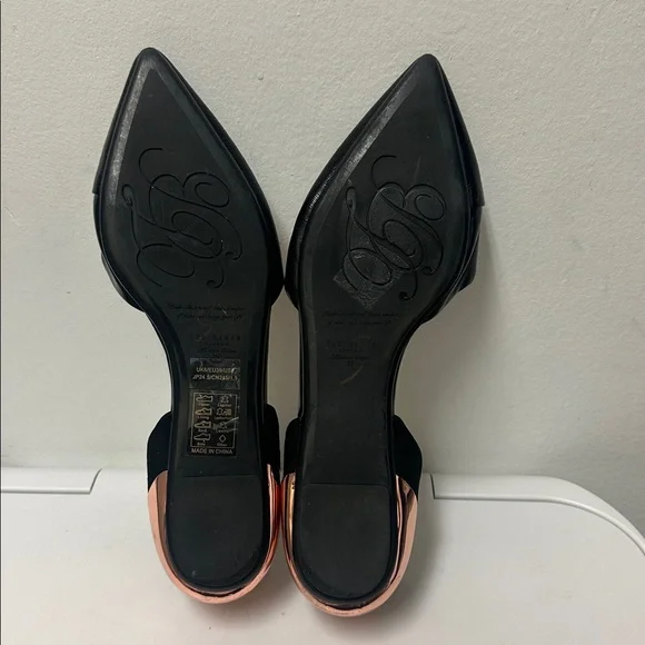 Ted baker Flats with gold accents on the back. Comfortable & stylish. - Picture 3 of 9